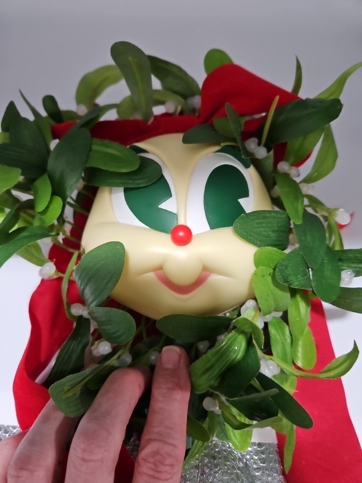 Vtg Christmas Motion Activated Miss Elle Toe Talks Music Lights Mistletoe 2000