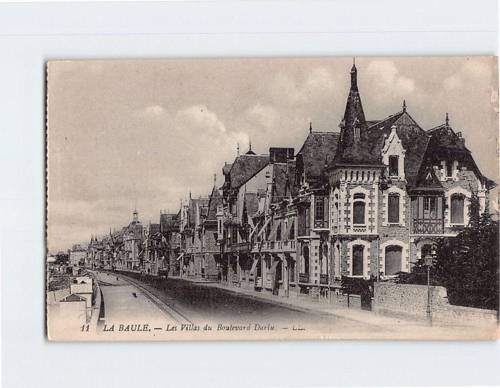 Postcard Les Villas du Boulevard Dariu La Baule France
