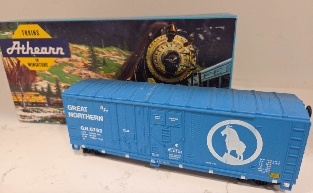 HO Athearn Great Northern 40'  blue box car   GN 6793