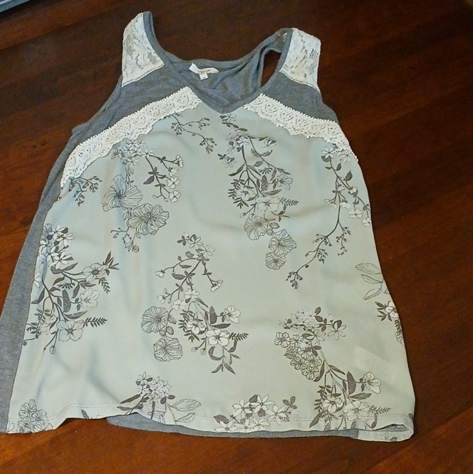 Maurices Floral Tank Top Gray White Lace Trim Sleeveless Women's Size S