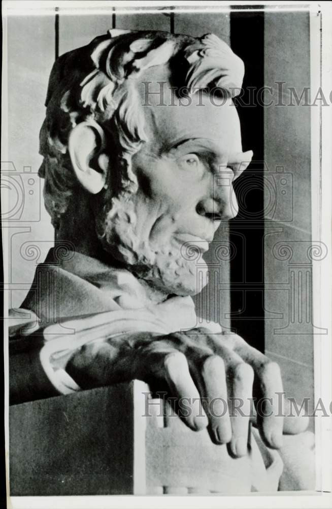 1965 Press Photo Close up view of statue in the Lincoln Memorial, Washington