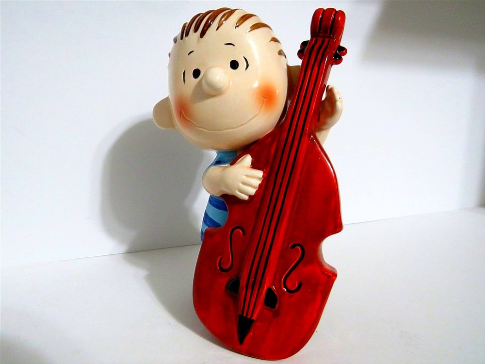 Snoopy Peanuts Linus Determined Ceramic Musician Series Bank Figure 1992