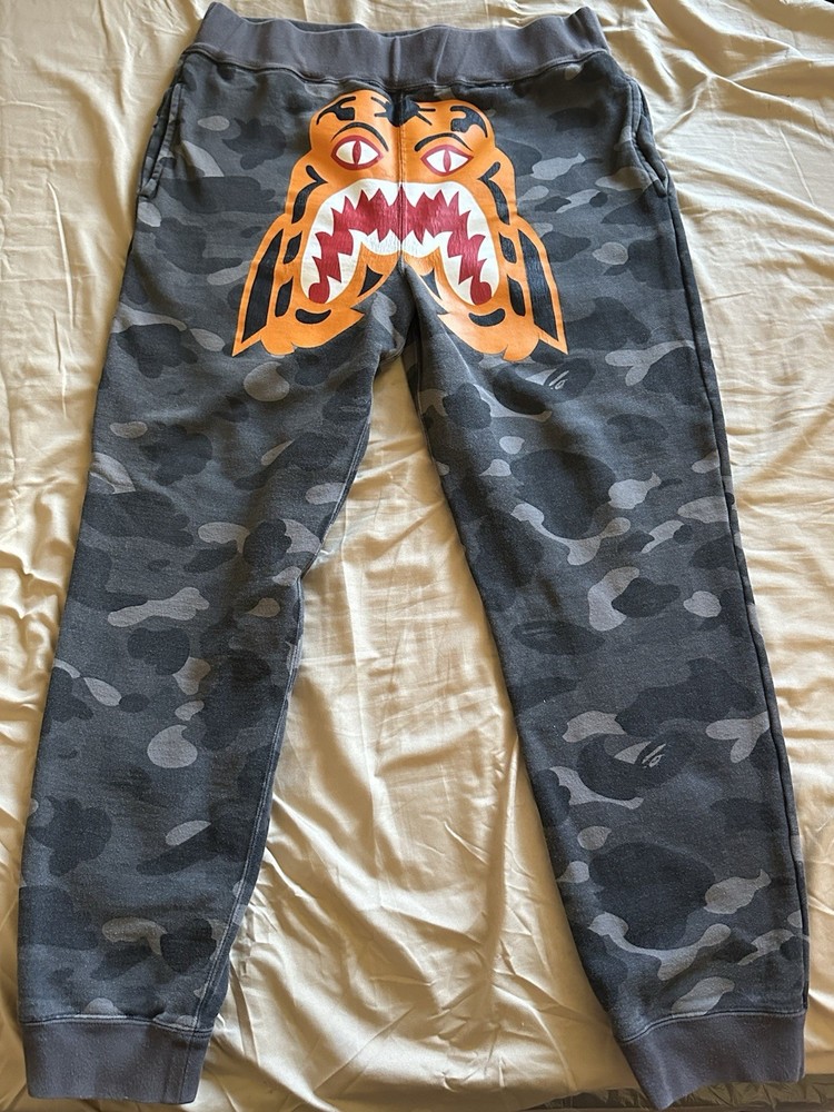A Bathing Ape sweatpants size L tiger camo
