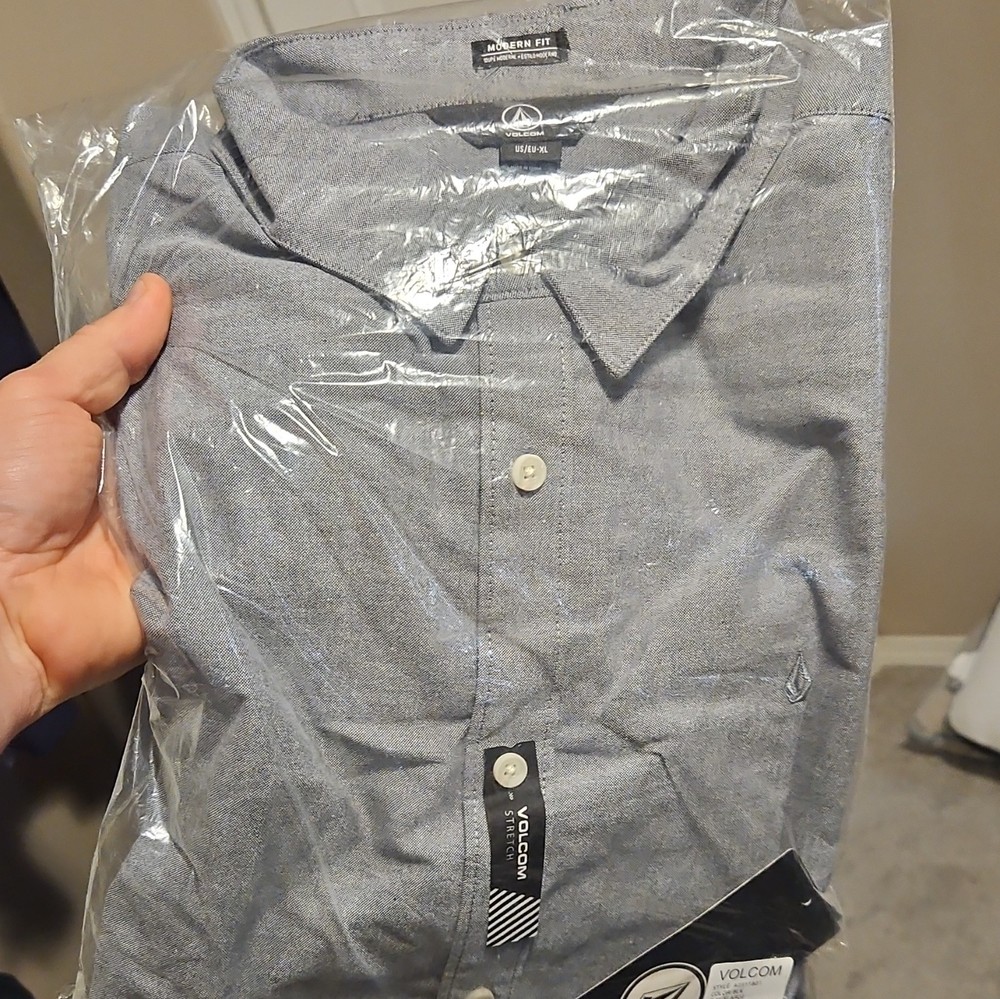 Volcom Men's Modern Fit Gray Solid Long Sleeve Button-Up Shirt XL Logo