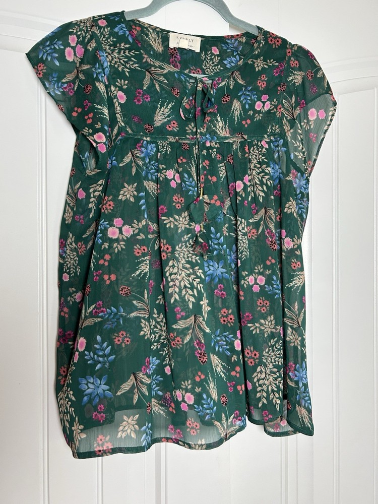 Everly Francesca’s Green Floral Boho Blouse Flutter Sleeve Sheer Peasant Top Med