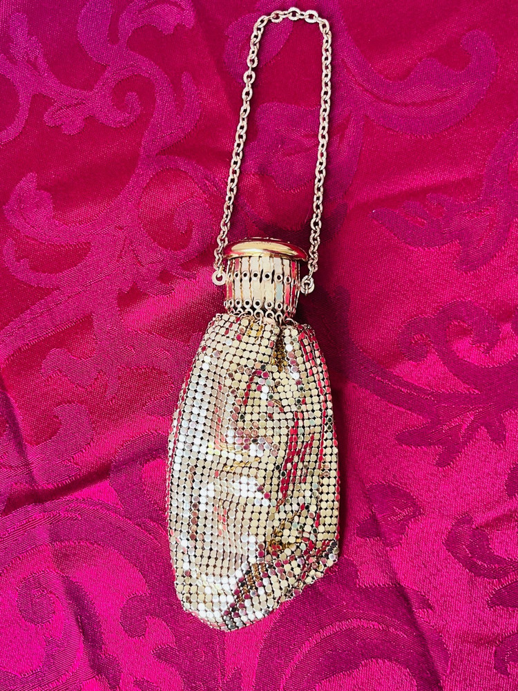 Vintage Whiting & Davis Art Deco Expandable Top Gold Tone Mesh Purse Beggars Bag