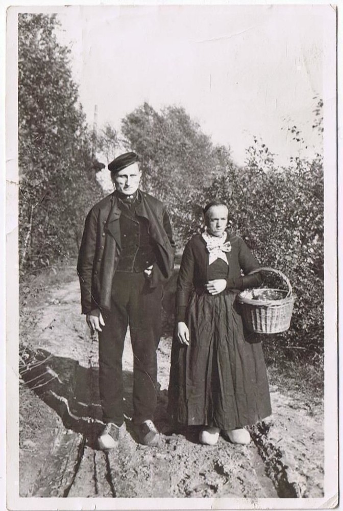 Holland Postcard De Veluwe Farmer & Wife Boer en Boerin RPPC