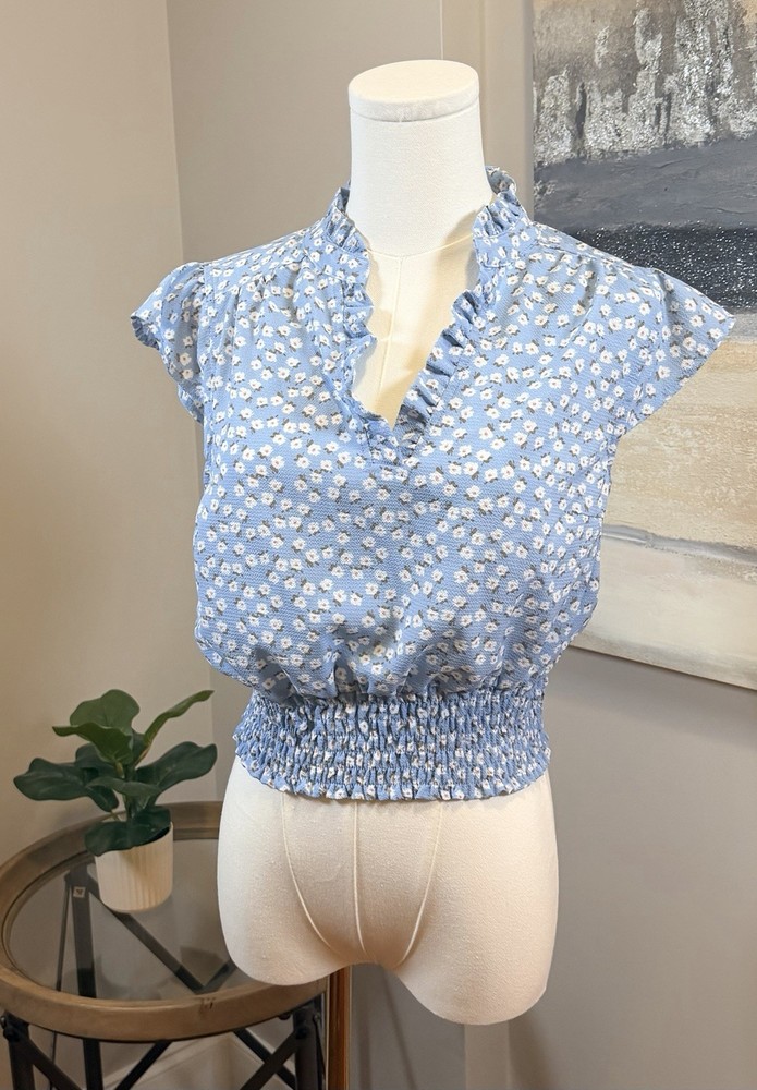 Monteau Blue Floral V-Neck Short Flutter Sleeve Ruffle Smocked Blouse M