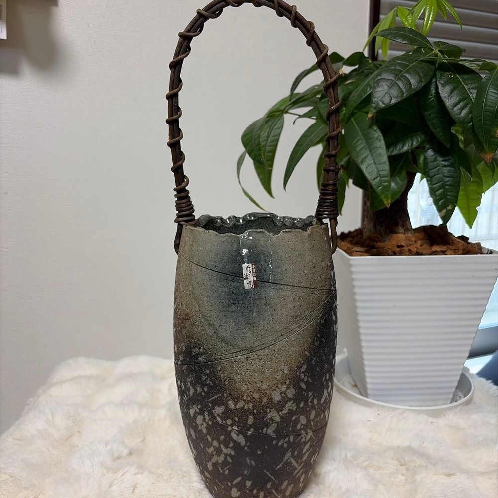 Shigaraki Ware Vase with Handled Vine and Natural Glaze Pottery Flower Holder