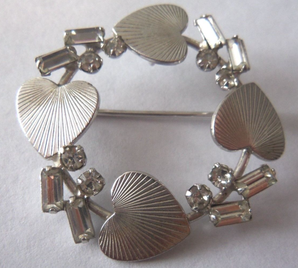 VINTAGE STERLING DETAILED HEART BROOCH/PENDENT....SIGNED