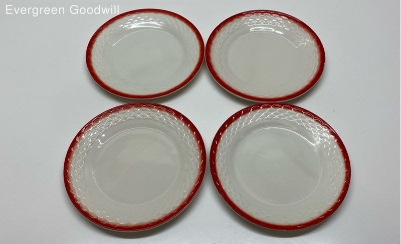 VTG Mid-Century Anchor Hocking Fish Scale Vitrock Red Trim 9.25