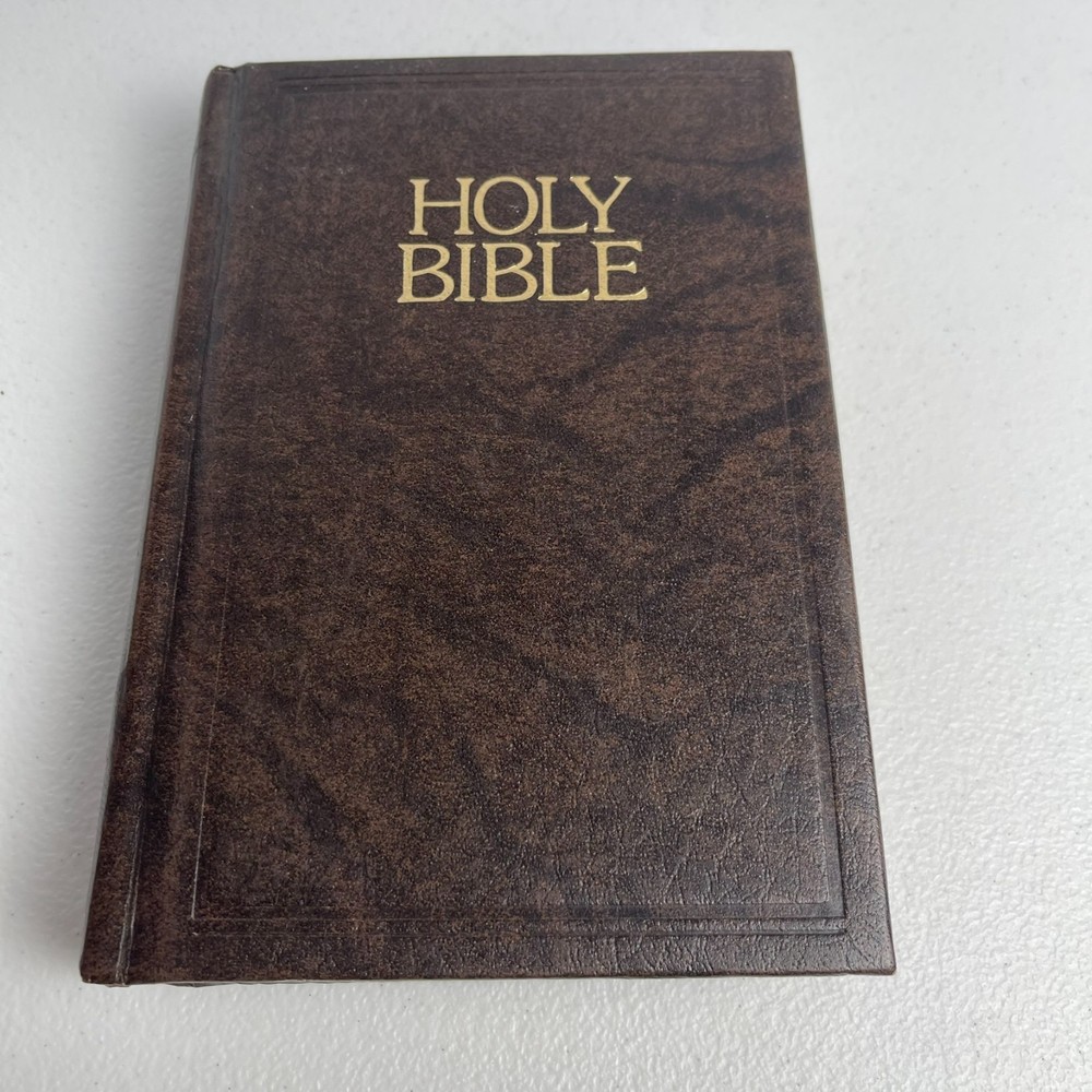 The Holy Bible - KJV World Bible Publishers - Self-Pronouncing w/ helpsSe