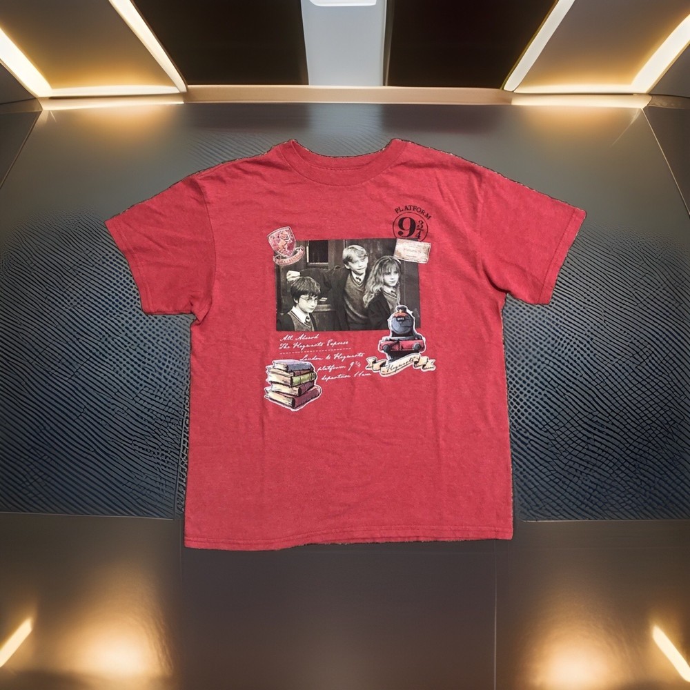 Harry Potter Boys Size Small Hogwarts Gryffindor Platform 9 3/4 Red T-shirt