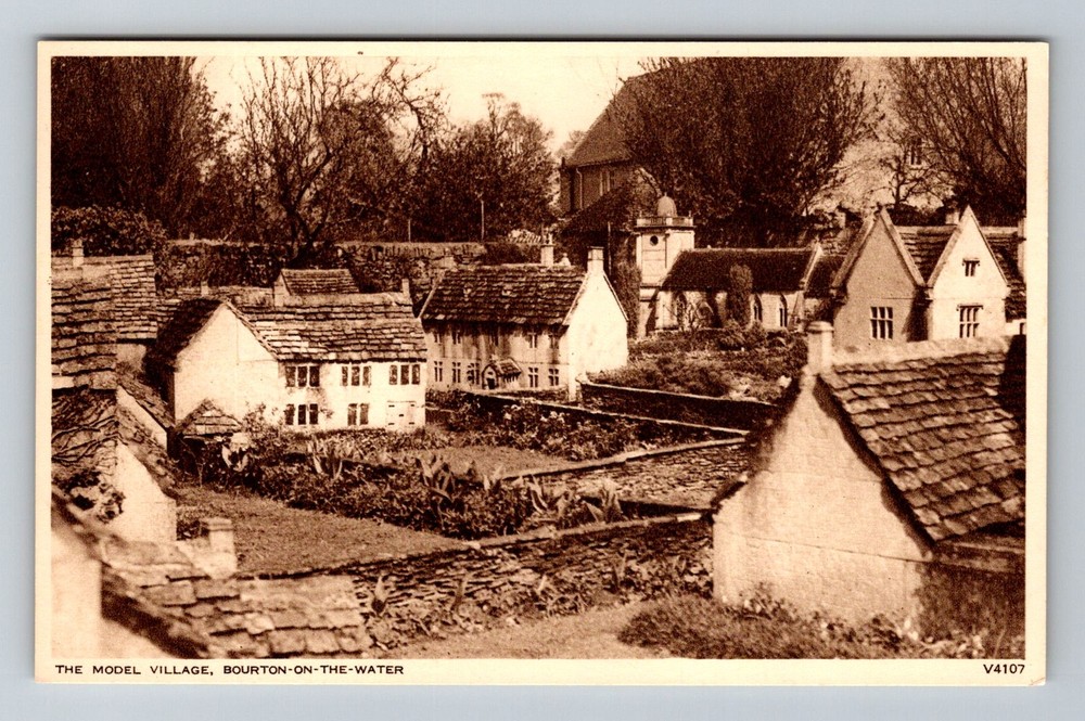 England- Bourton-On-The-Water The Model Village Old Card View Vintage Postcard