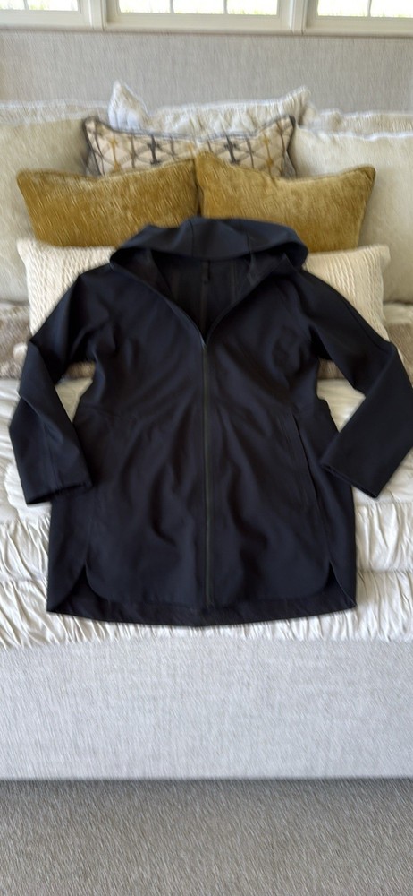 Lululemon Women's Size 8 Black Rain Or Shine Jacket