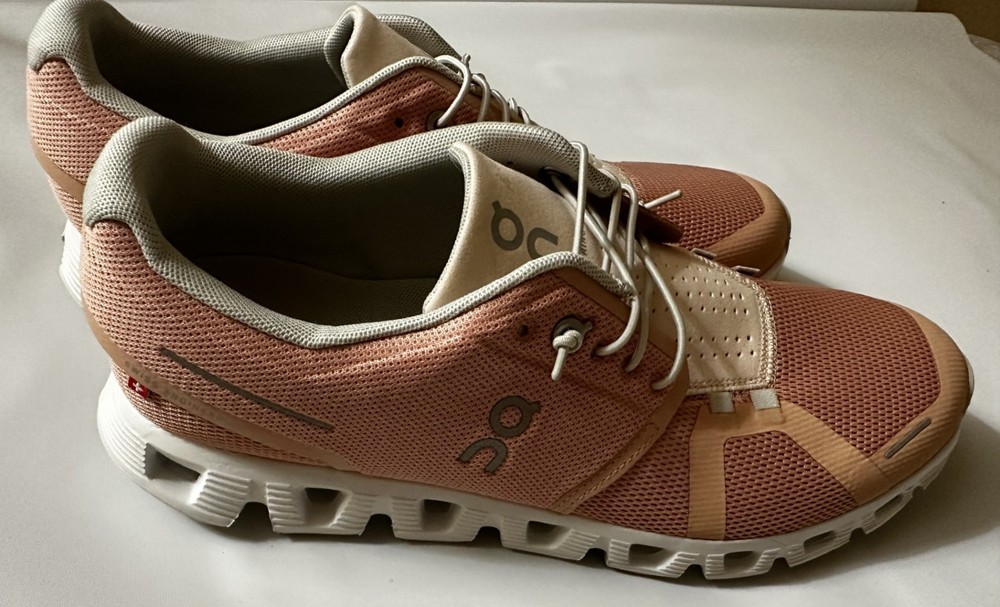 On running Cloud 5 Women Sneaker, Size 11, Rose / Shell, VERY LIGHTLY USED
