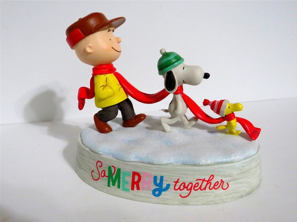 Snoopy Peanuts Charlie Brown Hallmark Gallery Figure Figurine 2020
