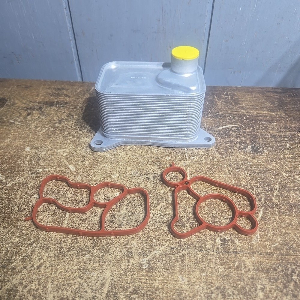 Engine Oil Cooler with Gasket for Audi A3 A4 A5 A6 Quattro RS3 A7 Sportback A8