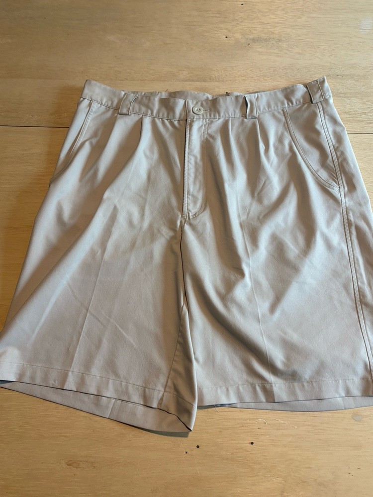 Under Armour Golf Chino Shorts Mens Size 36 Tan Khaki Flat Front Preppy Athletic