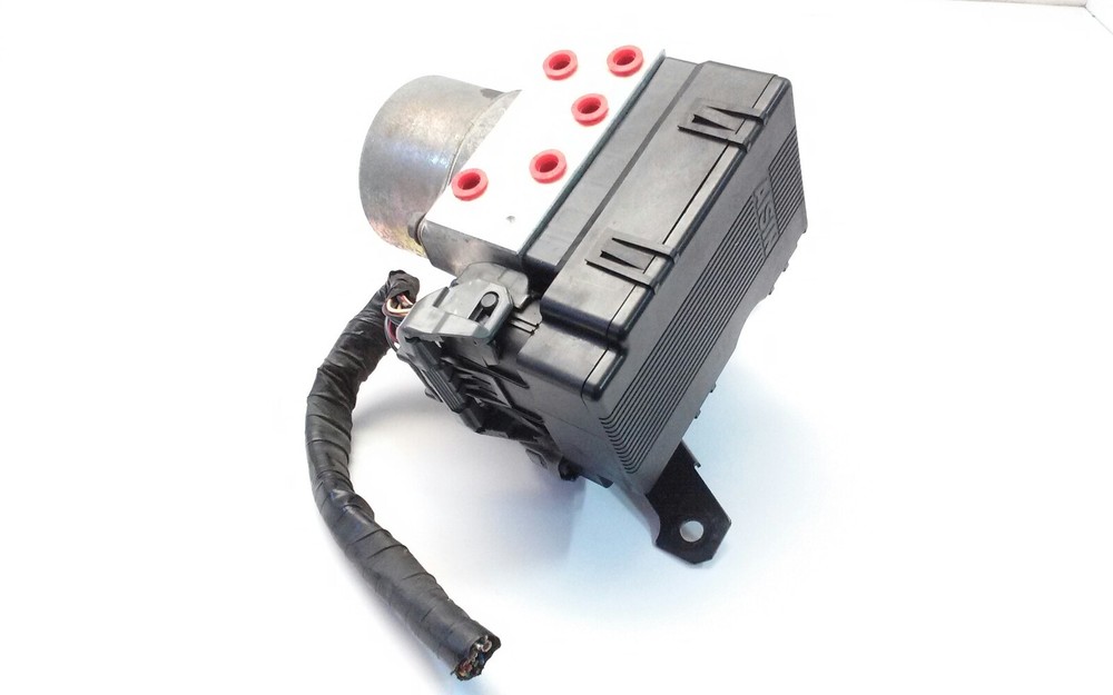 1997-2003 Mitsubishi Montero Sport ABS Modulator Valve OEM R307810
