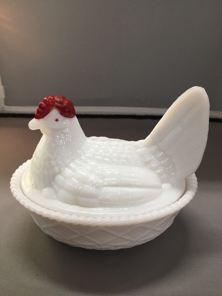 Vintage Westmoreland Hen On Nest - Milk White Colored Glass / Red Accents