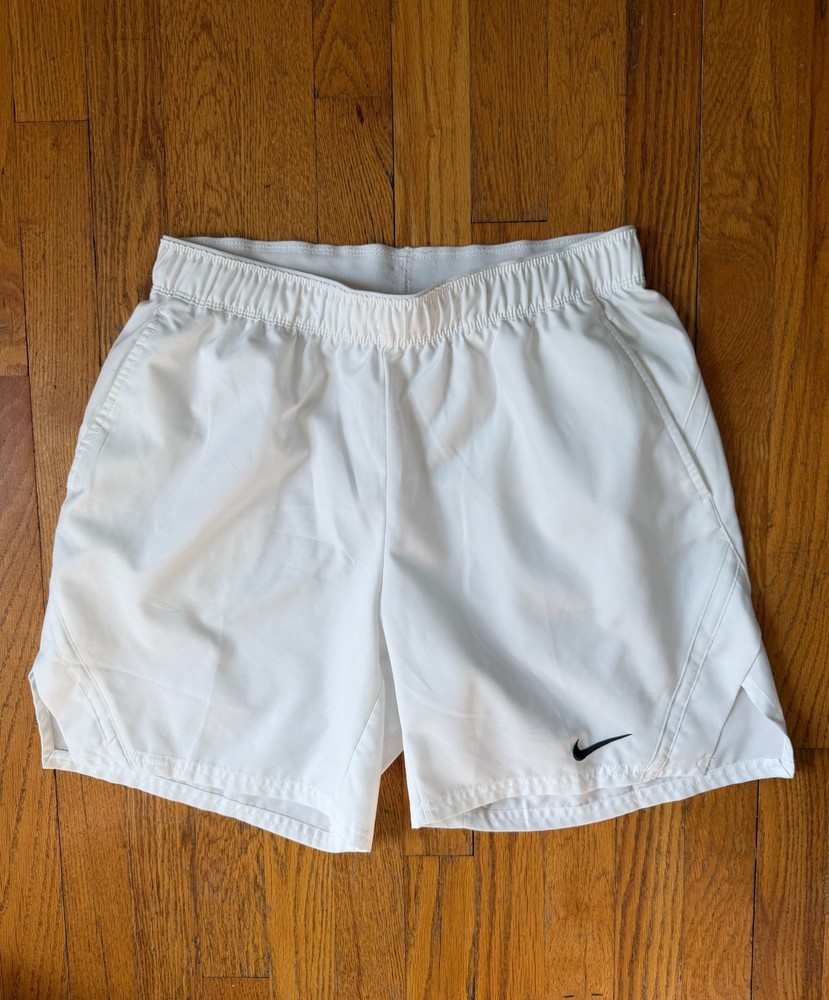 Classic Nike Men's Tennis Core Court 7