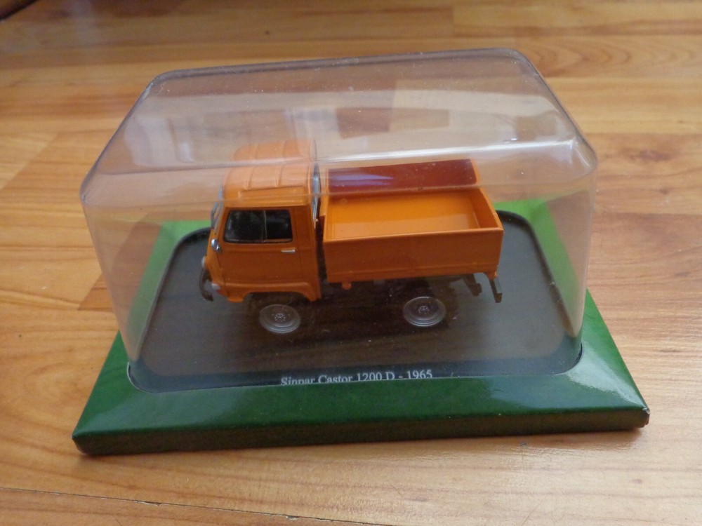 HACHETTE UNIVERSAL HOBBIES 1/43 CLASSIC 1965 SINNAR CASTOR 1200 D MODEL TRACTOR