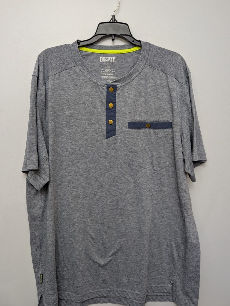 D2 Duluth Trading Co Spill Fighter Henley Pocket Short Sleeve Men's L Gray