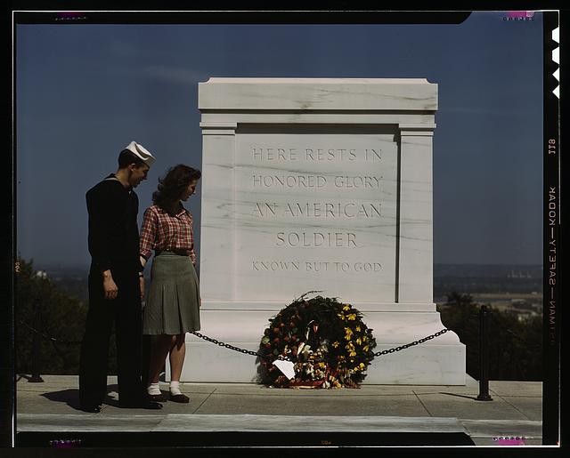Photo:Washington D.C. Tomb of the Unknown Soldier Sailor Girl 1943