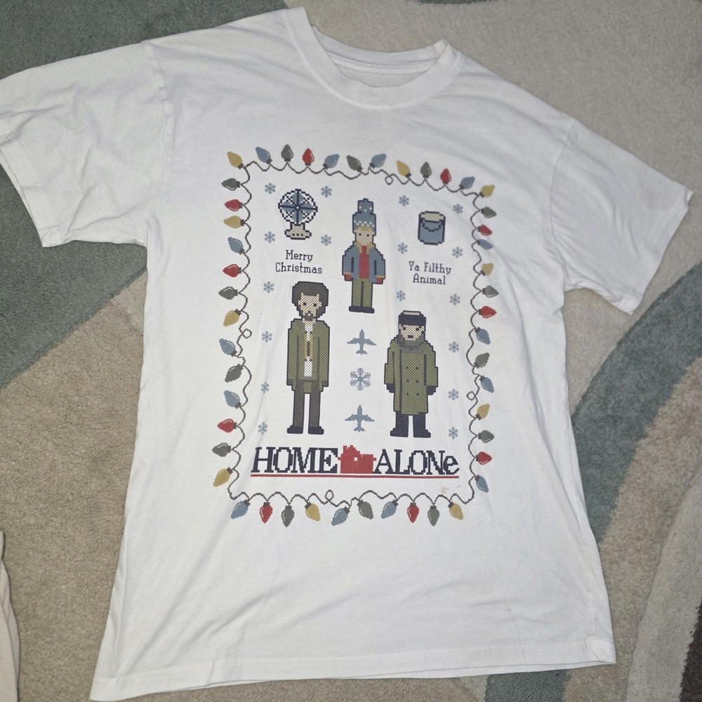 Home Alone Christmas Graphic Men's Medium Short Sleeve Crew Neck T-Shirt White