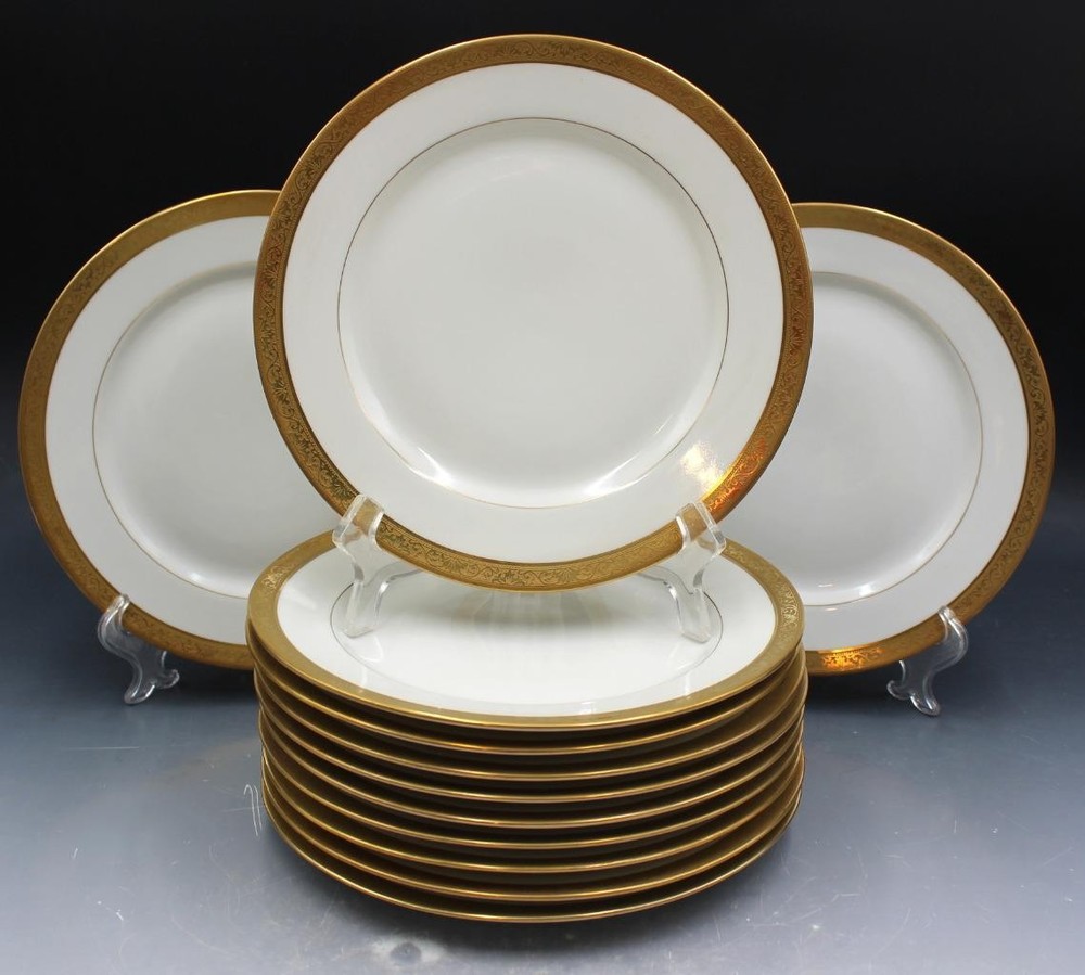 Set of 12 French Limoges T & V Porcelain Luncheon Plates Ambassador TRV15