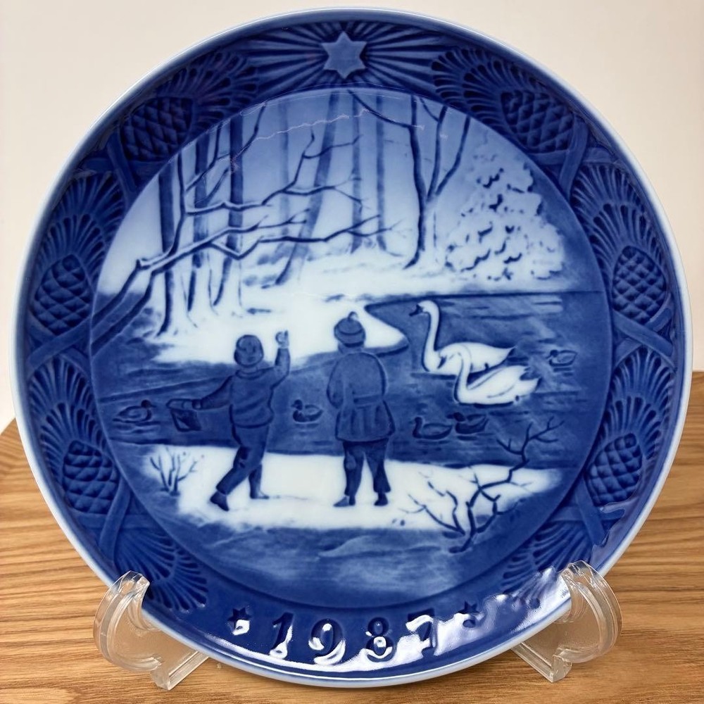 Royal Copenhagen Year Plate 1987 Winter Bird Vintage Collection