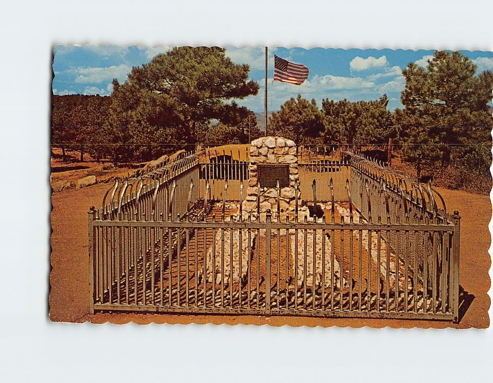 Postcard Buffalo Bill's Grave at the top of Lookout Mountain, Golden, Colorado