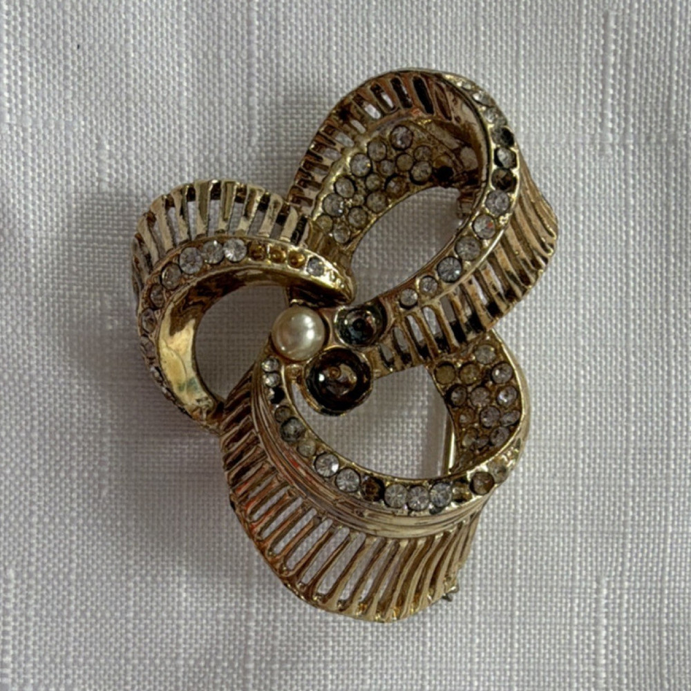 Gold Tone Asymmetrical Loop Swirl Bow Brooch Pin w/ Rhinestone & Faux Pearl