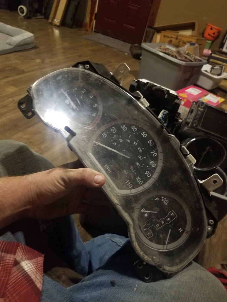 2004-2005 Toyota Sienna Speedometer Cluster  83800-08130-00