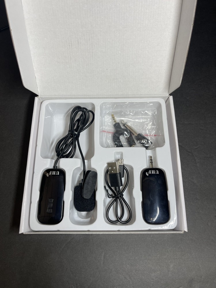 UHF wireless microphoneUHF wireless lavalier microphone
