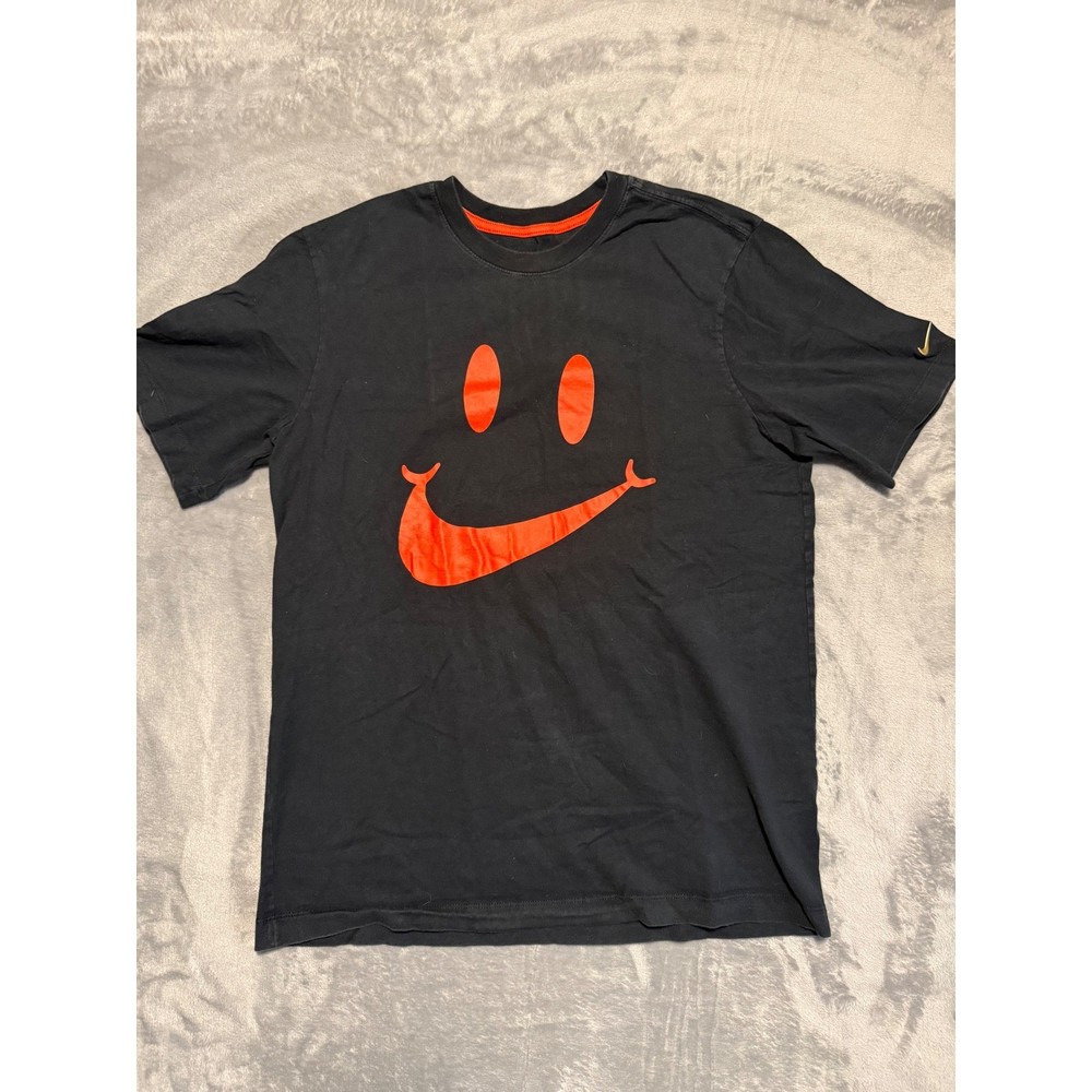 Nike T-Shirt Mens Medium Black Go The Extra Smile Graphic Swoosh Tee
