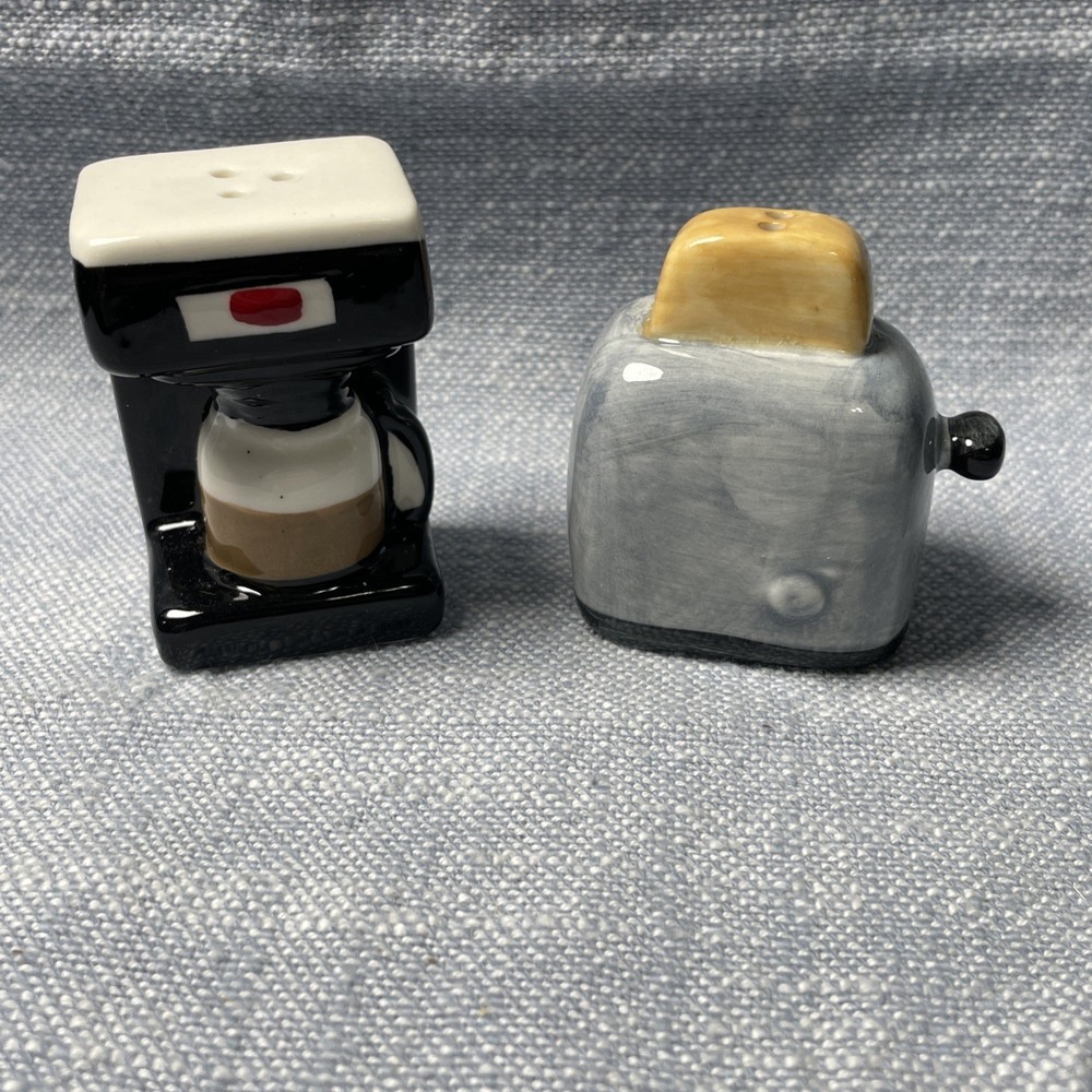 Cracker Barrel toaster and coffee maker salt & pepper shaker New House *