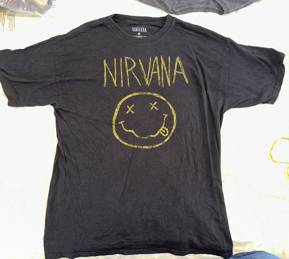 Nirvana T Shirt Size XL Black With Yellow Concert Festival Rock N Roll  #662