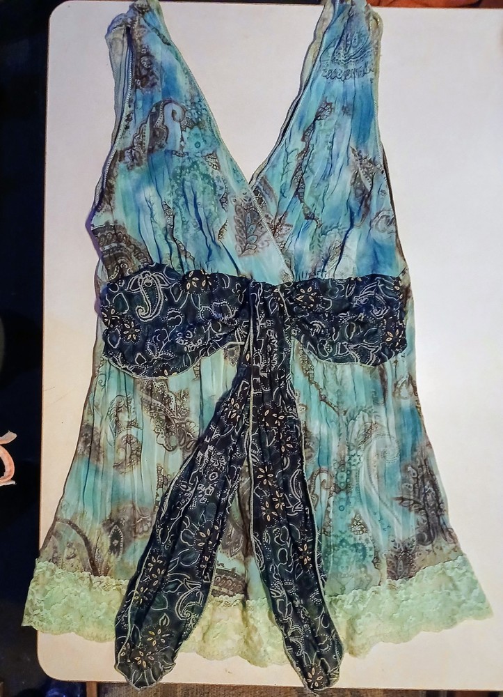 Sele Women's Turquoise Floral Polyester V-Neck Sleeveless Top Sz. Small