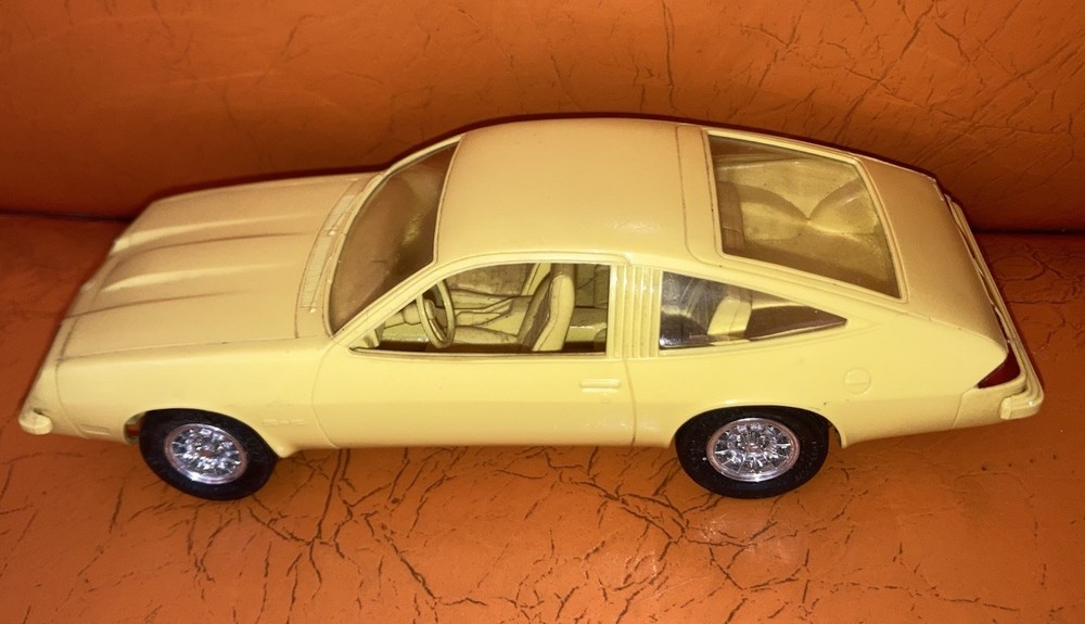 1979 CHEVROLET MONZA Chevy Dealer PROMO Car 1:25 Yellow RZ Vintage Model