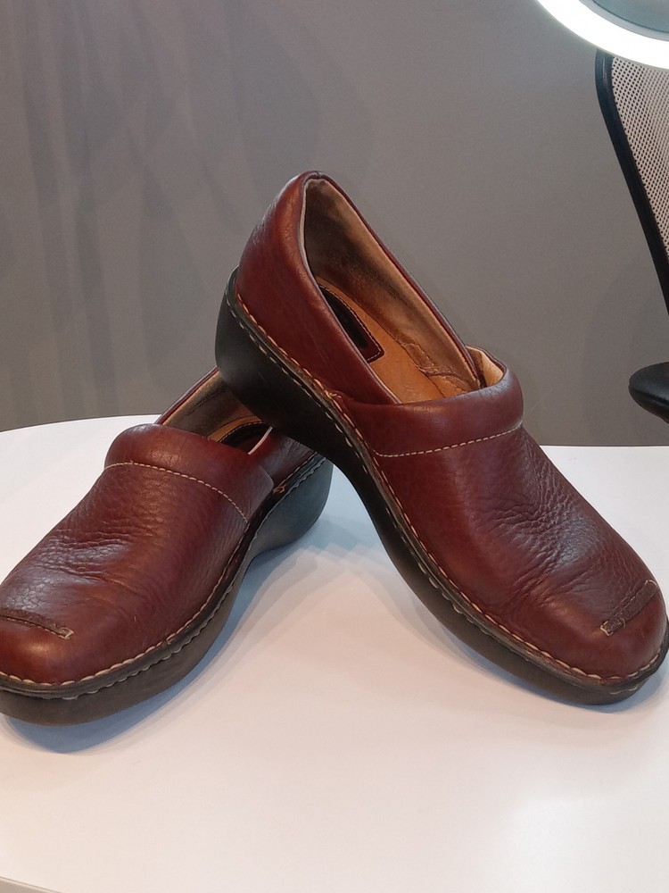 Børn Women's Brown Leather Comfort Slip-On Shoes Handcrafted Flat Low Heel
