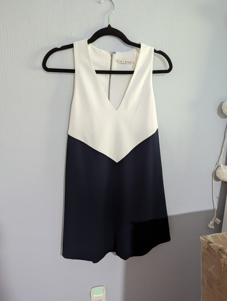 Alice + Olivia Women's Sleeveless Dress