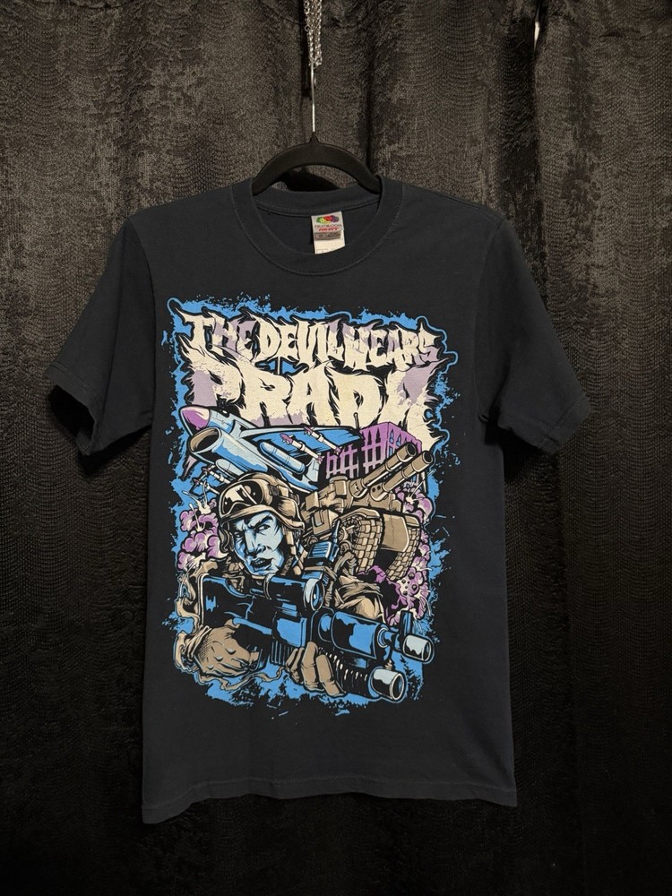 Vintage The Devil Wears Prada War Tshirt Rare Size Small