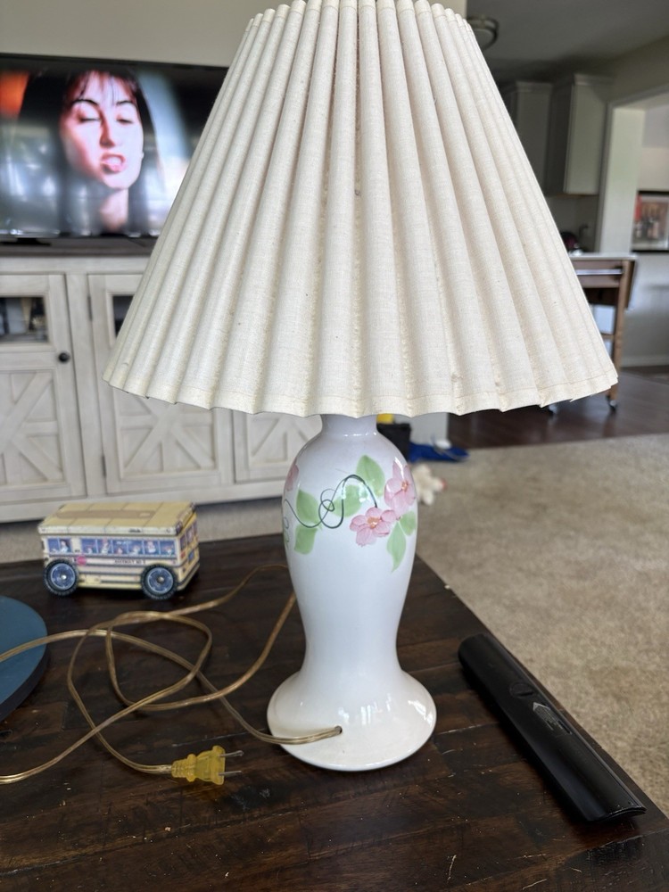 Vintage Floral Table Lamp
