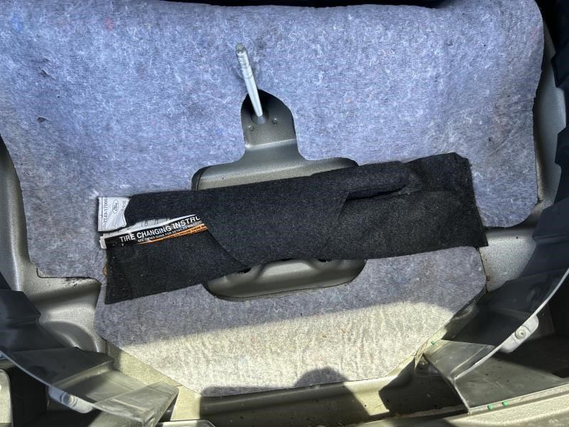 MKX       2010 Jack 104685974 NO FOAM TRAY NO SPARE TIRE