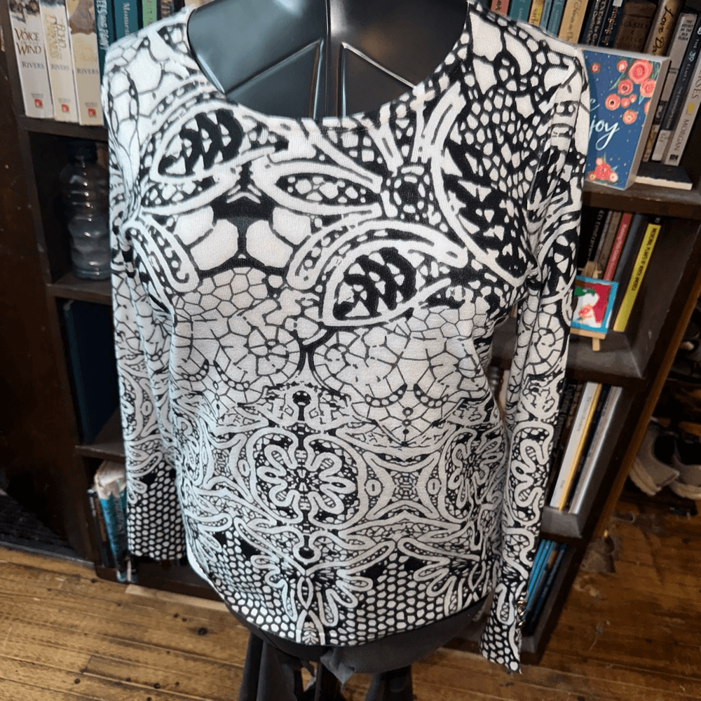Chico’s black & white Parisian monochrome sweater blouse