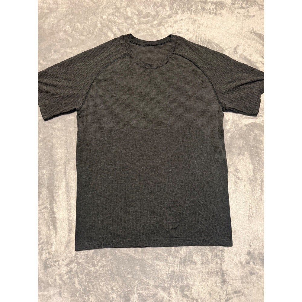 Lululemon Metal Vent Tech Shirt Mens XL Gray Short Sleeve Athletic Training