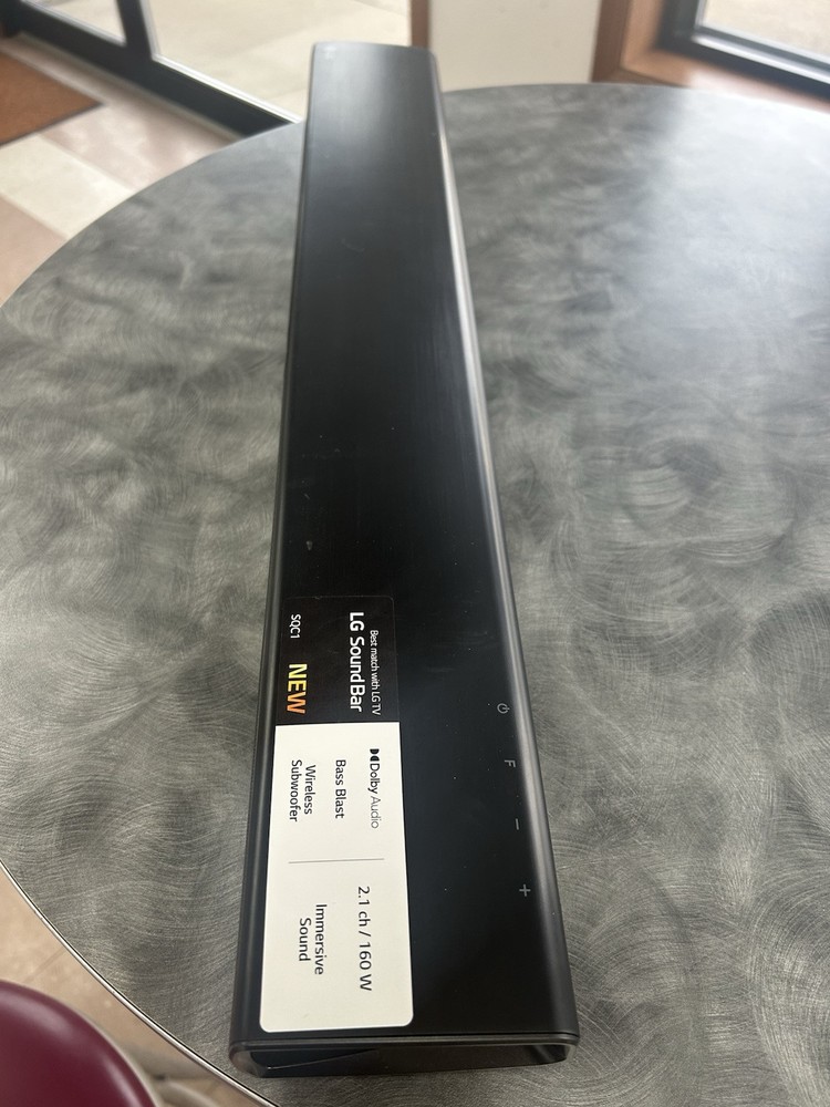 LG SQC1 2.1 Ch 160W Soundbar Bluetooth w/ Wireless Subwoofer Black. Solid Shape!