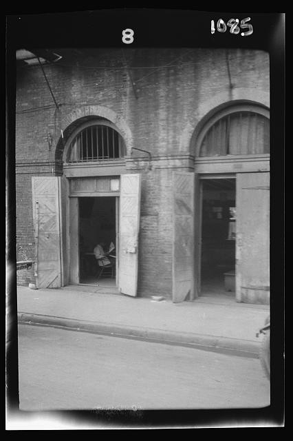 Photo:New Orleans LA 1920s Absinthe House Entrance Archways-image